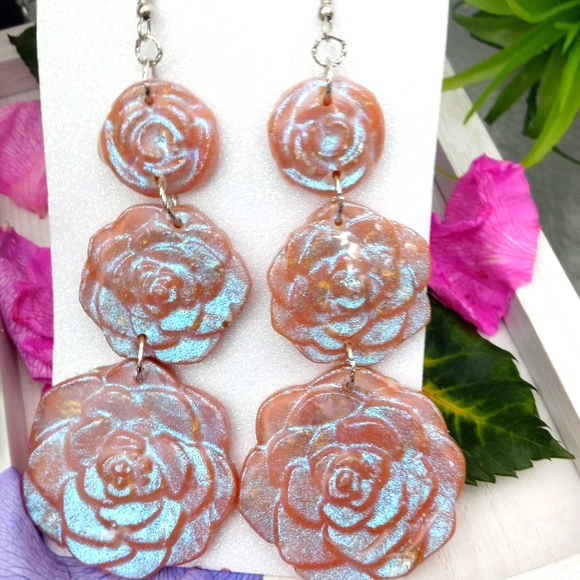 Color shifting rose dangle earrings - Picture 6 of 10